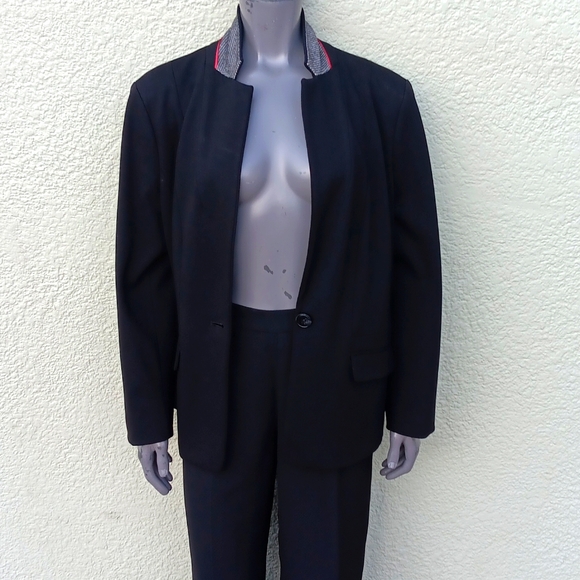 TALBOTS LADIES BLACK ITALIAN KNIT FABRIC (1) BUTTON LUXURY BLAZER (VIETNAM)